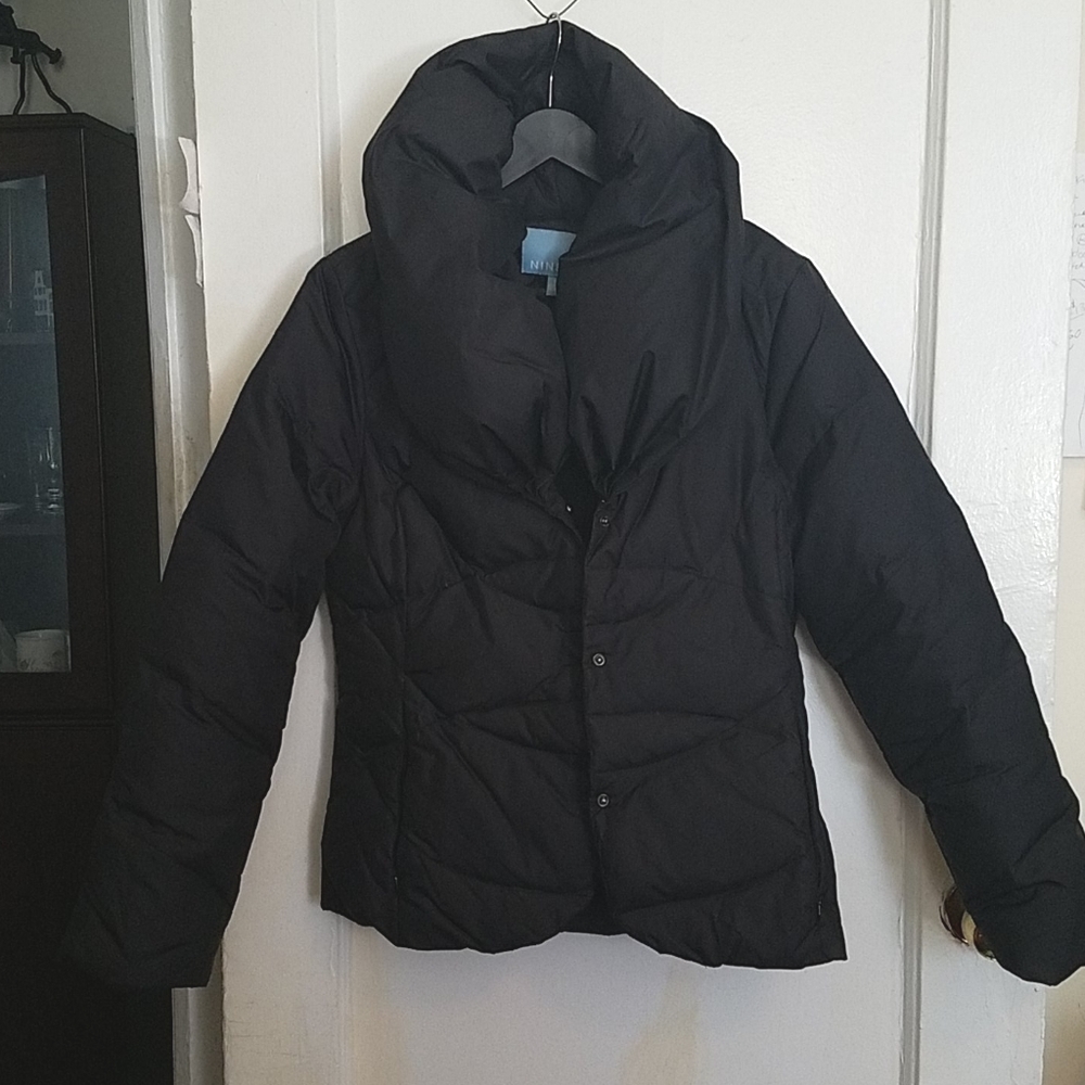 Nine West short puffer coat Small beautiful collar